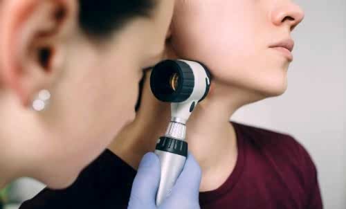 NEVUS EXAMINATION VIA DERMATOSCOPY